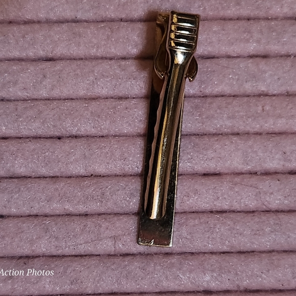 12k Gold Plated Money Clip. $140 capacity of $20 bills - Picture 3 of 4